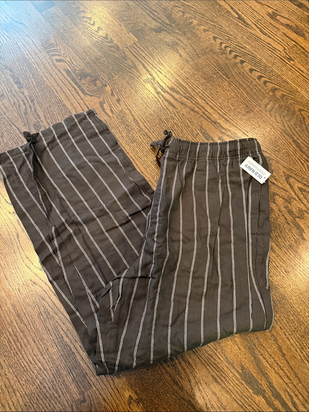 Old Navy Men’s Black Pinstripe Jogger Pants large
